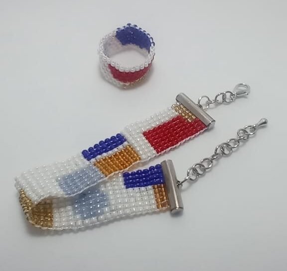 Pulsera y anillo azul dorado blanco cuadro circulo y metal