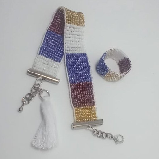 Pulsera y anillo blanco azul rojo y dorado con borla 1