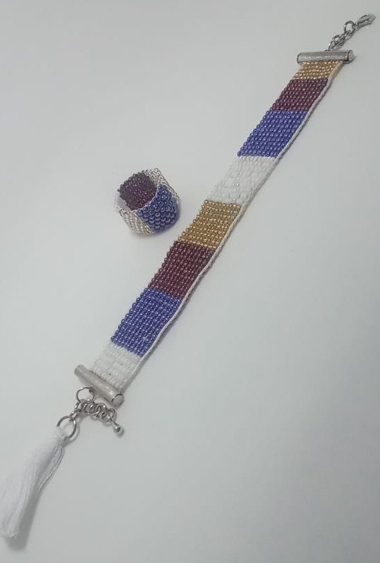 Pulsera y anillo blanco azul rojo y dorado con borla 6