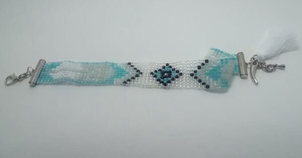 Pulsera Alma Celeste colores celeste negro y blanco y metal 4