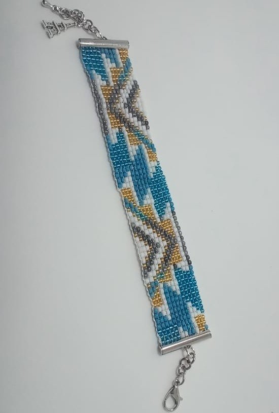 Pulsera Destino París, Elegancia geométrica con espíritu viajero 5