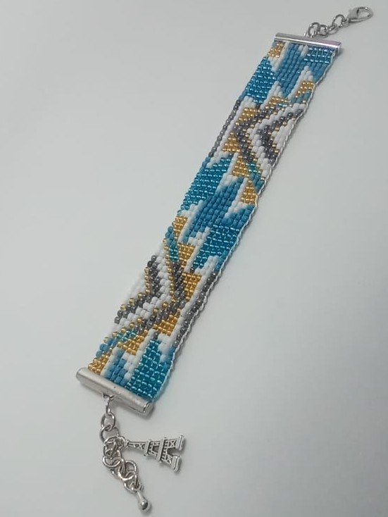 Pulsera Destino París, Elegancia geométrica con espíritu viajero 4