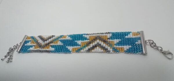 Pulsera Destino París, Elegancia geométrica con espíritu viajero 3